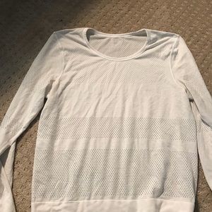 Lululemon swiftly tech long sleeve (breeze)